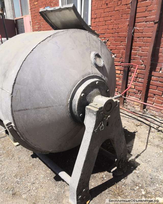 Маслобойка периодического действия для изготовления сливочного масла методом взбивания сливок. Обьем