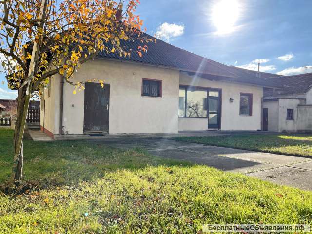 Oчень светлый и хорошо разделенный дом с холлом и пастбищем