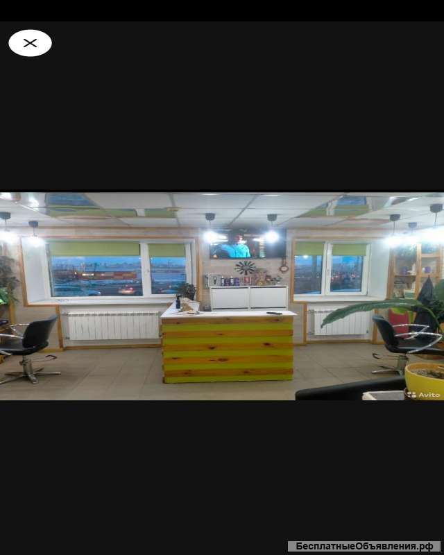 В салон-парикмахерскую