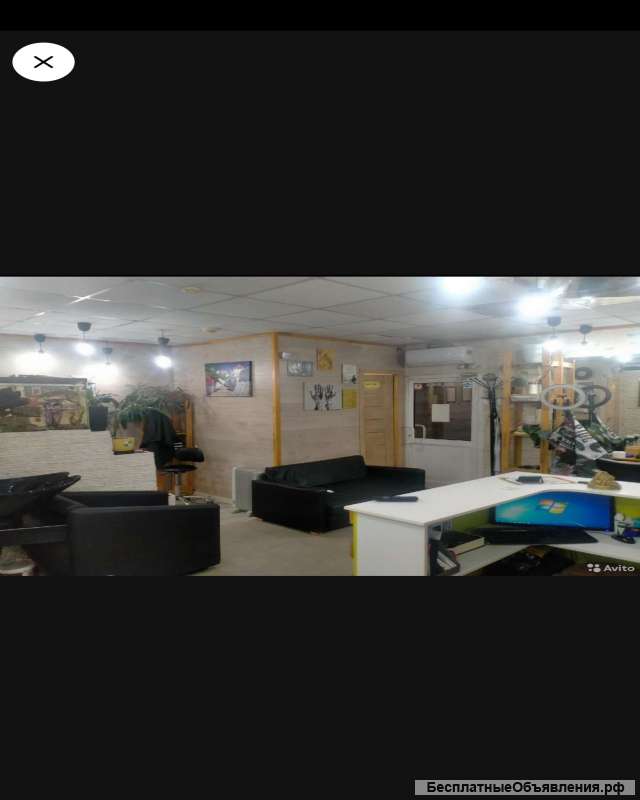 В салон-парикмахерскую