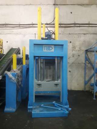 Гильотина гидравлическая ГГР-1000 для картона и тюков