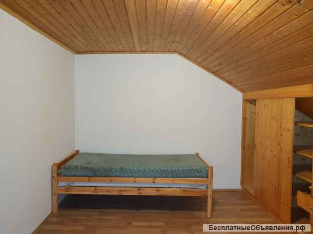 Дом на две семьи с красивым садом