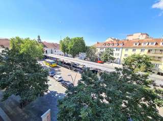 Oчень просторная квартира на привокзальной площади