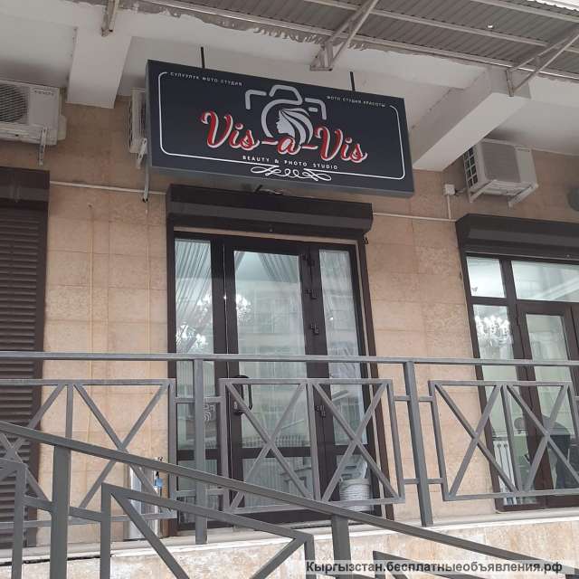 Сдаю 2 парикмахерских кресла в красивом светлом салоне красоты