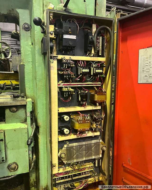 Станок вертикально-фрезерный 6Т10