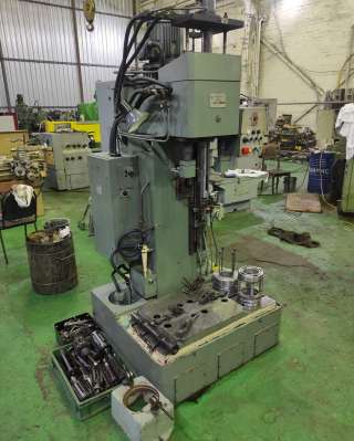 Вертикальный полуавтоматический хонинговальный станок 3к833