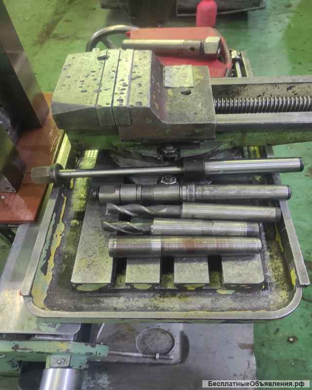 Широкоуниверсальный фрезерный станок 6т75