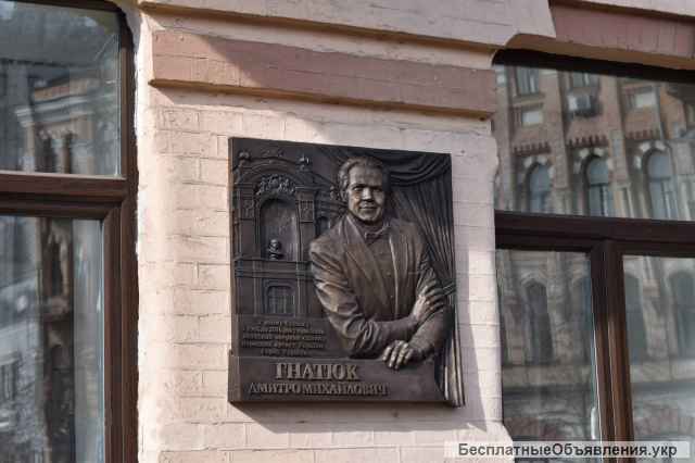 Производство мемориальных досок на заказ из пластика и метала