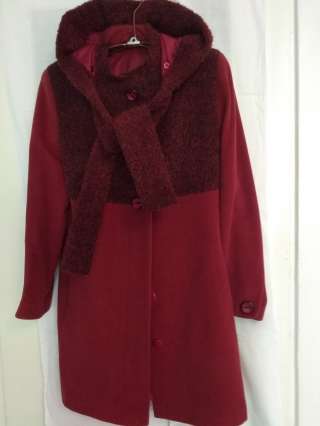 Пальто красное