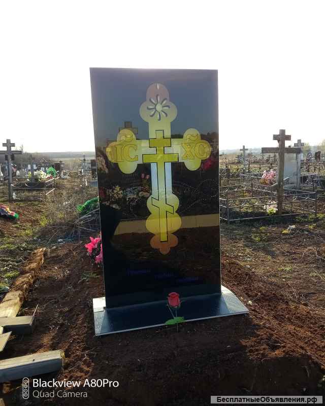 Красивые и долговечные памятники из стекла