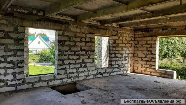 Блочный коттедж без отделки с видом на Псковское озеро