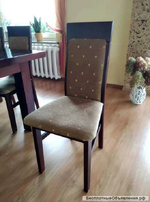 Стол с набором стульев