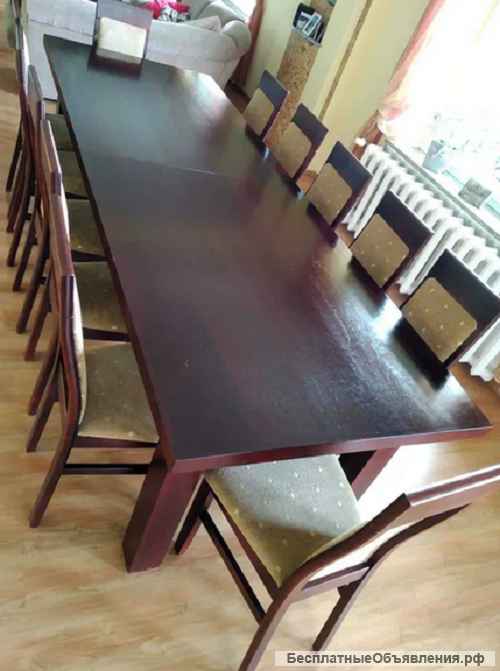 Стол с набором стульев