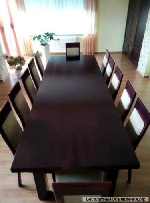 Стол с набором стульев