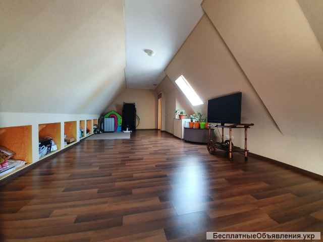 Неординарний будинок для неординарних людей в районі Будинку Меблів