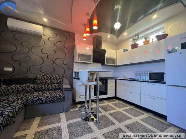 Неординарний будинок для неординарних людей в районі Будинку Меблів