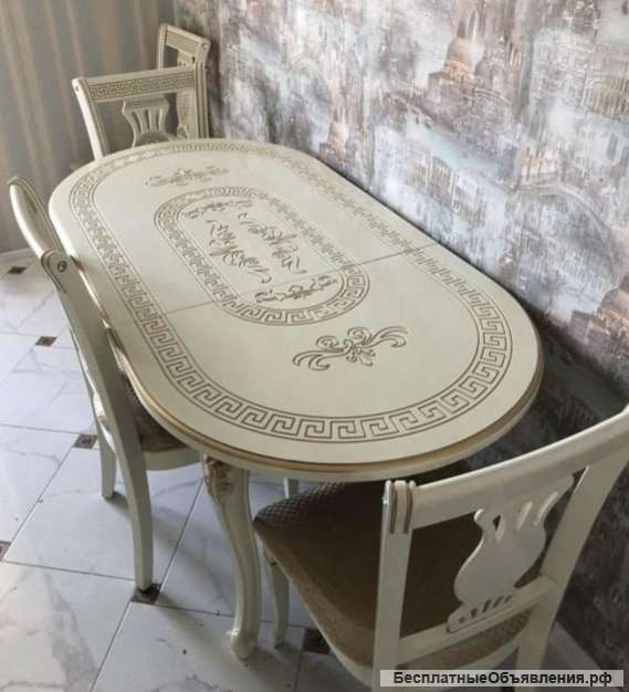 Обеденный стол со стульями