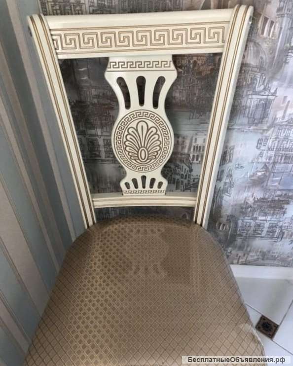 Обеденный стол со стульями