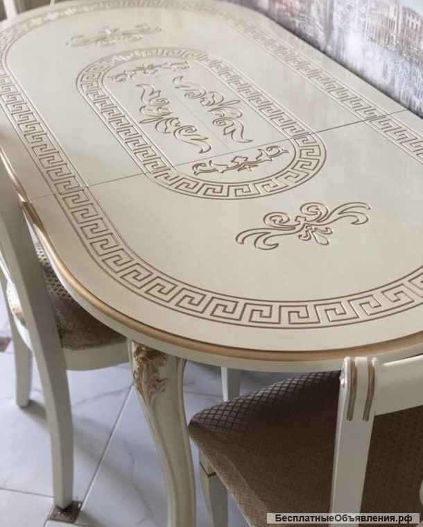 Обеденный стол со стульями