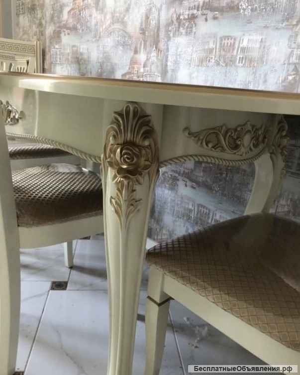 Обеденный стол со стульями