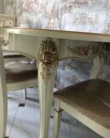 Обеденный стол со стульями