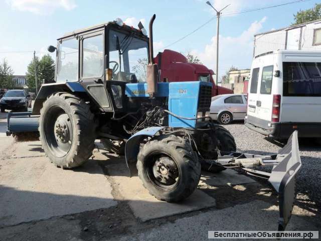 Трактор МТЗ 82, 4000 м/ч, отвал, щетка