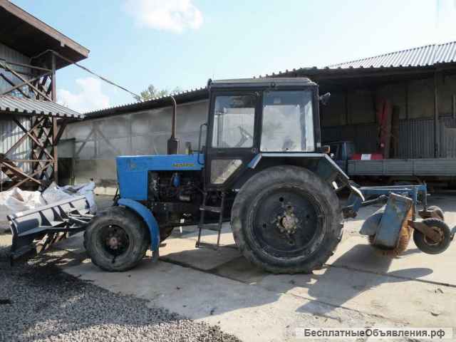 Трактор МТЗ 82, 4000 м/ч, отвал, щетка