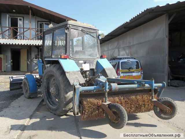 Трактор МТЗ 82, 4000 м/ч, отвал, щетка