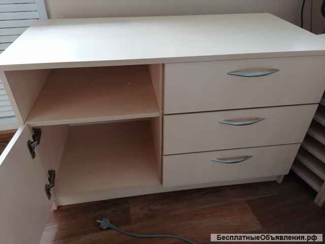 Тумбу под оргтехнику или телевизор