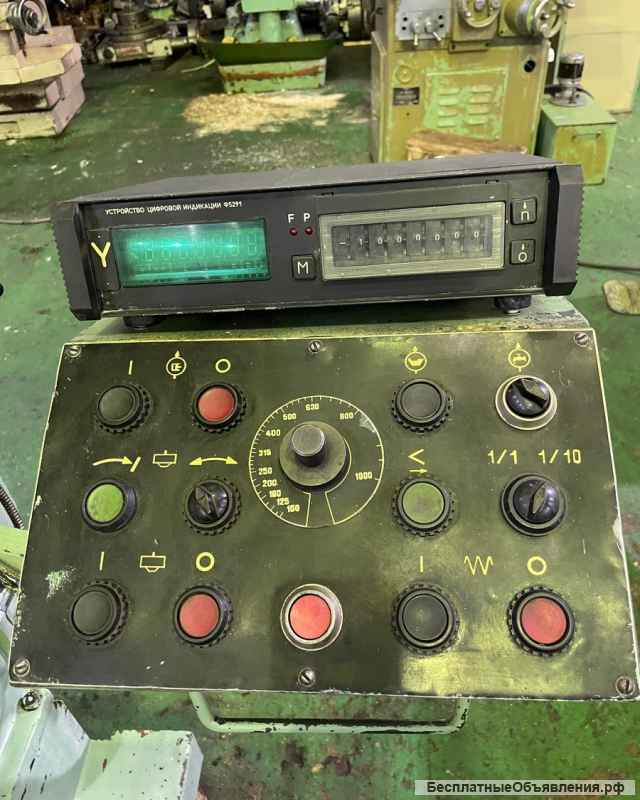 Фрезерный Широкоуниверсальный станок 6е75пф1