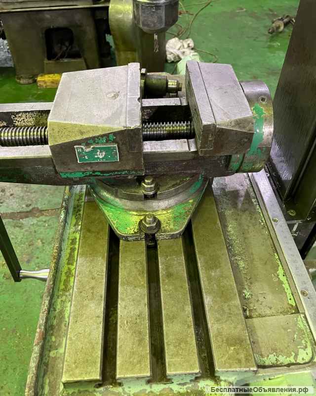 Фрезерный Широкоуниверсальный станок 6е75пф1