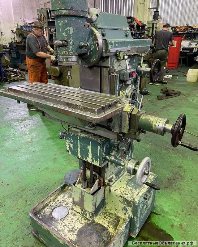 Широкоуниверсальный фрезерный станок 675П