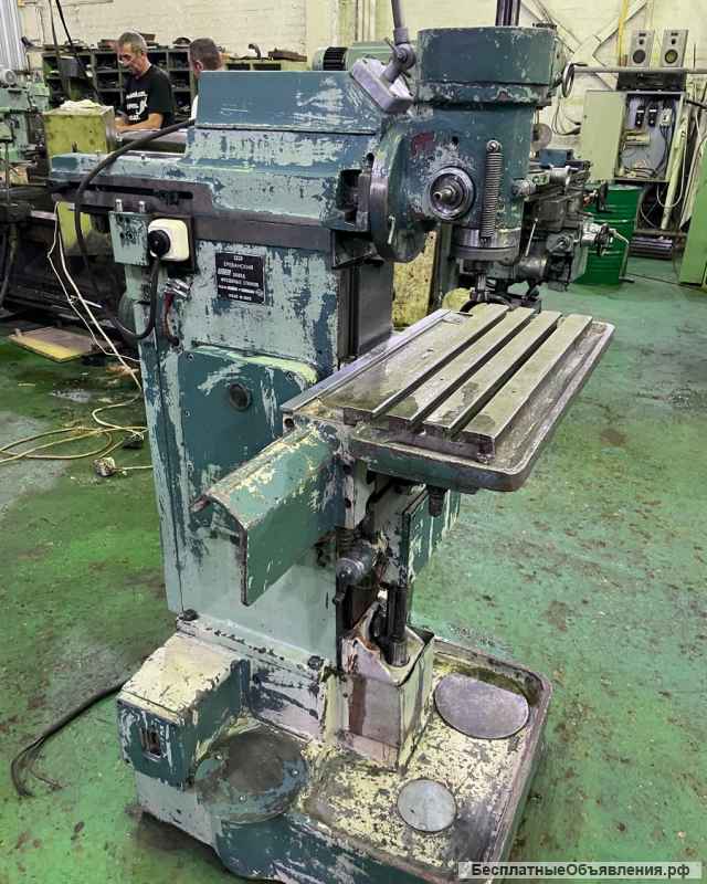 Широкоуниверсальный фрезерный станок 675П