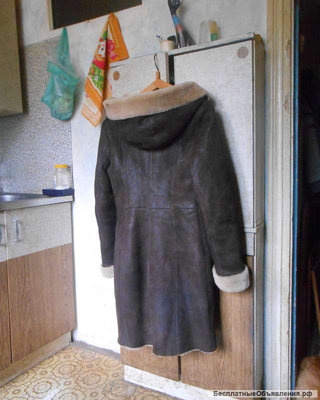 Дубленка женская с капюшоном, 40-42 размер