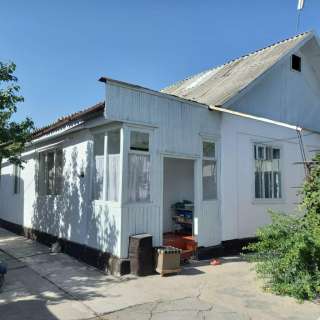 2 дома на одном участке 12,5 соток. Можно под бизнес. Б/п