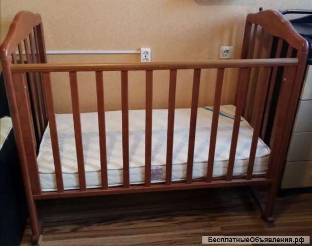 Детская кроватка