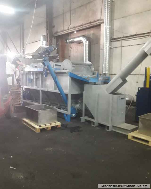 Ванна флотации для мойки и разделения полимеров и выгружными шнеками