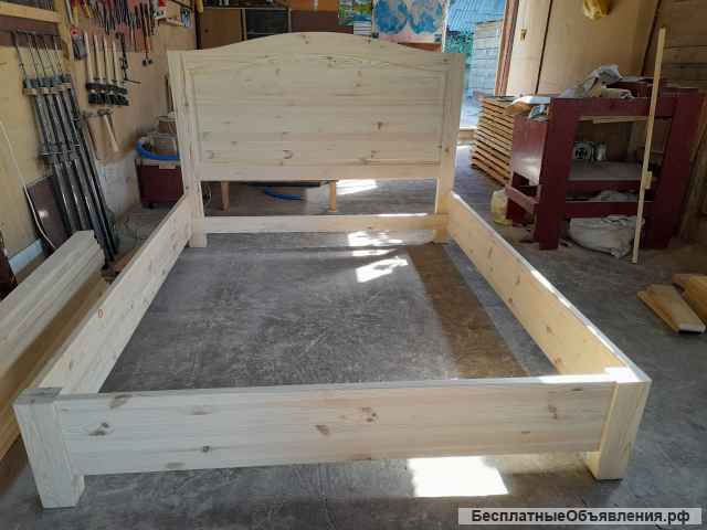 Изготовление кроватей из массива дерева на заказ