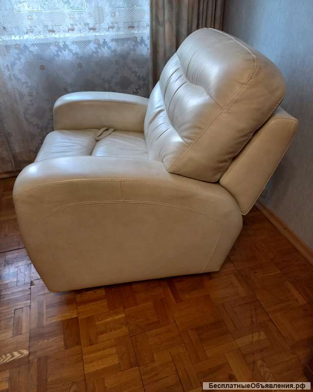 Кресло кожаное