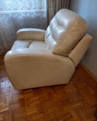 Кресло кожаное