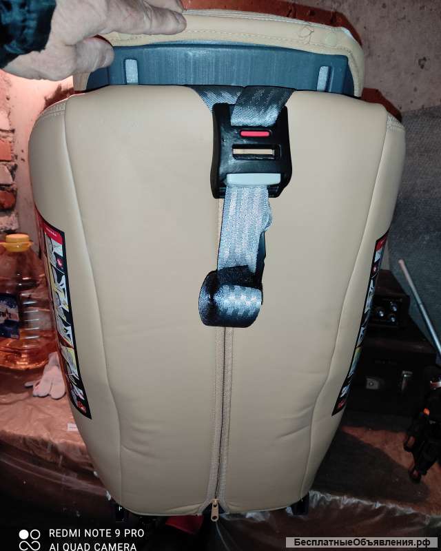 Детское автокресло. 1 год эксплуатации.
