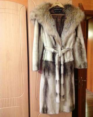 Шуба из норки с капюшоном из рыси