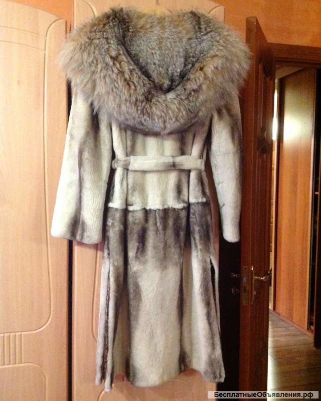 Шуба из норки с капюшоном из рыси