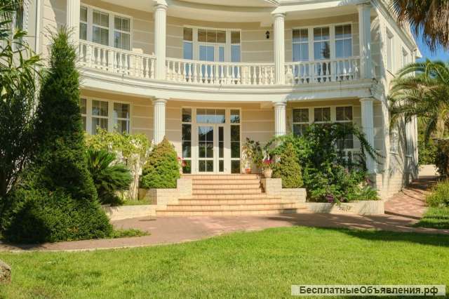 Дом у моря с бассейном