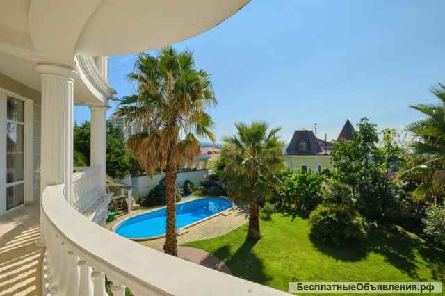 Дом у моря с бассейном