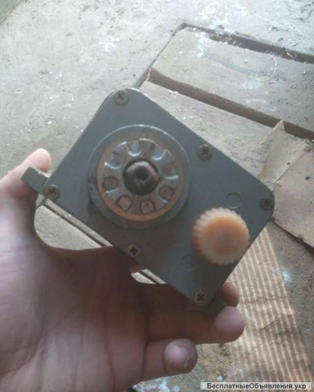 Выключатели путевые, без маркировки. -7шт.