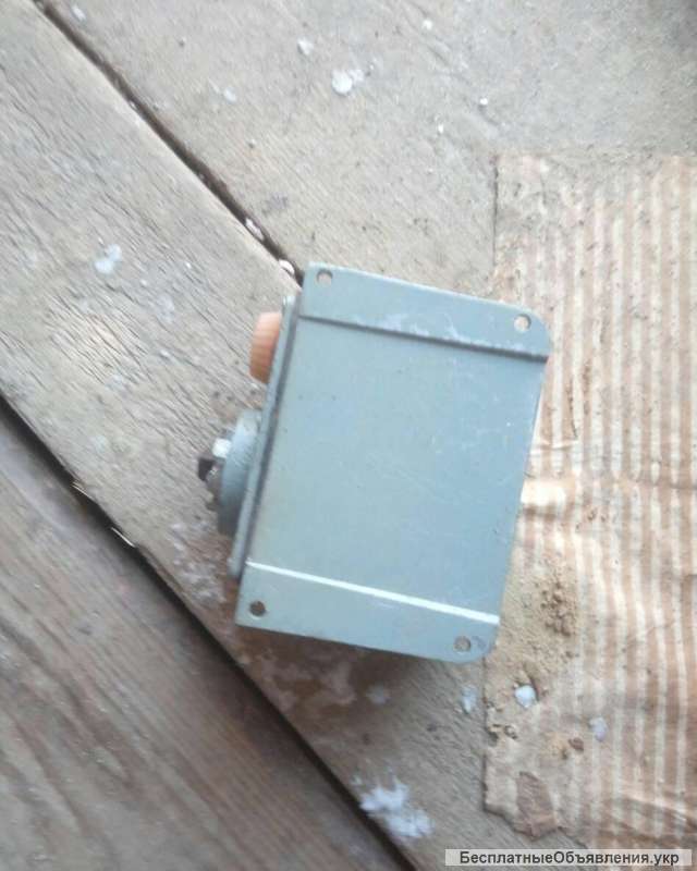 Выключатели путевые, без маркировки. -7шт.