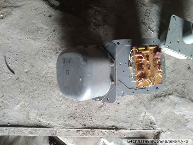 Выключатели путевые, без маркировки. -7шт.