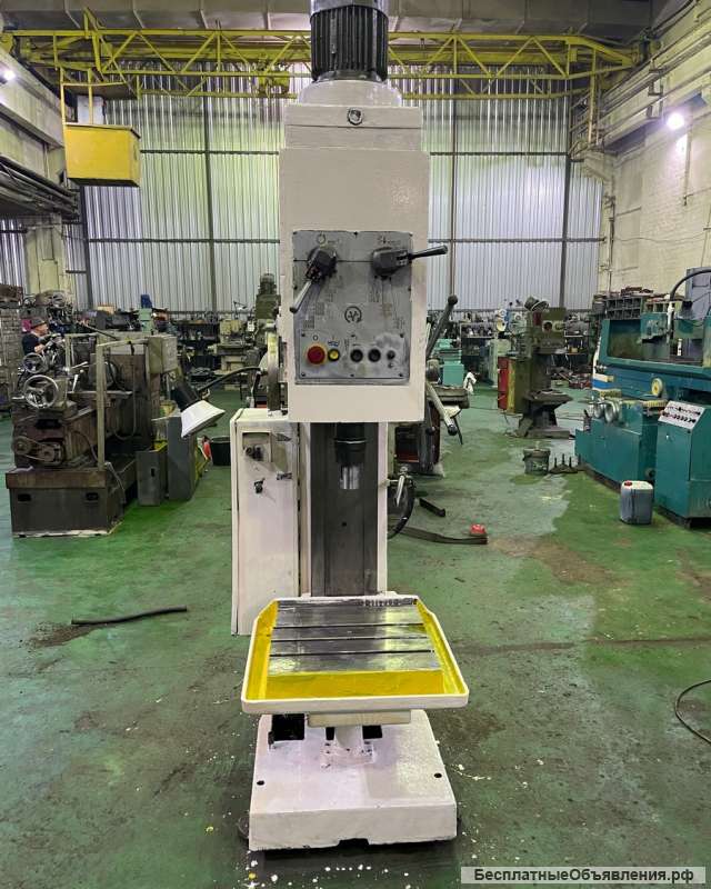 Вертикальный сверлильный станок 2С132-2