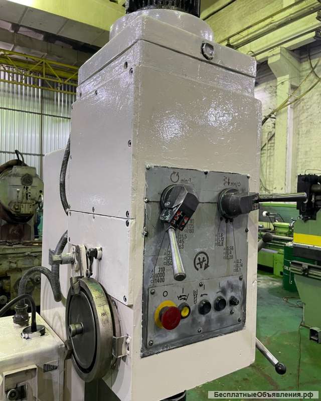 Вертикальный сверлильный станок 2С132-2